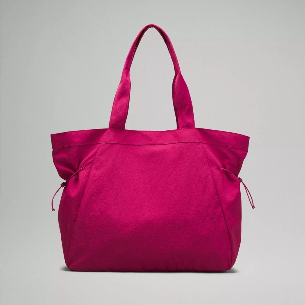 Lululemon shopper bag in “pomegranate”